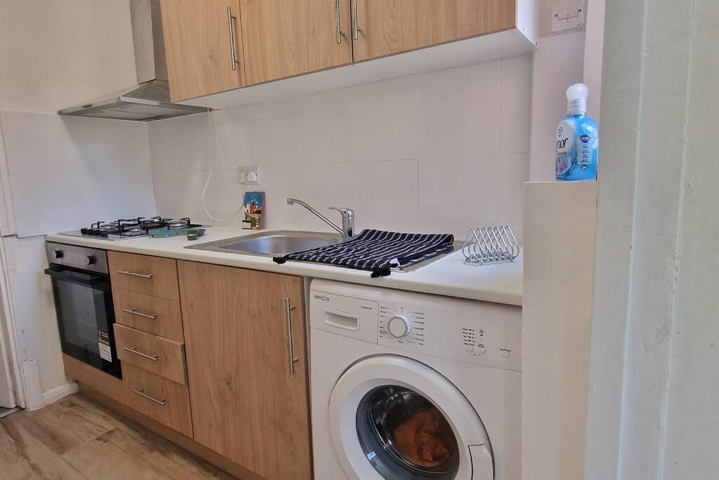 Home In Harrow/Wembley Harrow on the Hill المظهر الخارجي الصورة